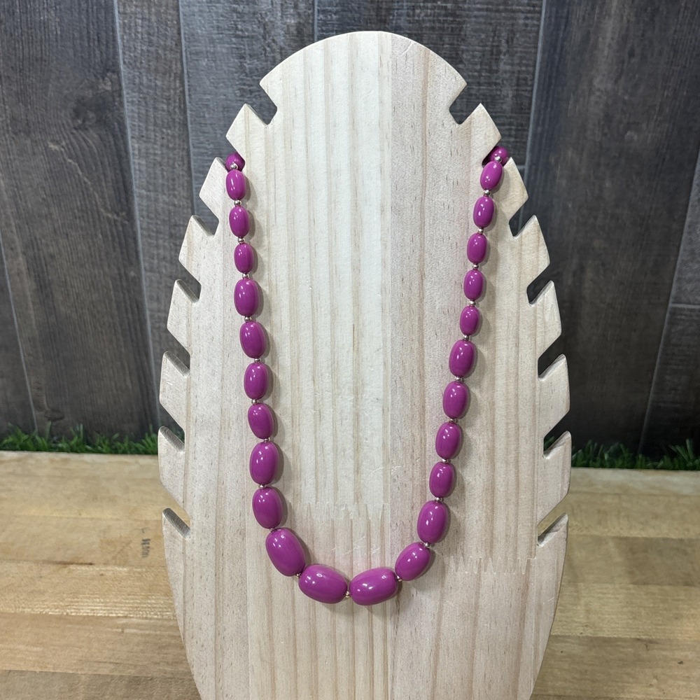 Vintage Genuine Lucite Fuchsia Graduated Bead Necklace Made in Hong Kong